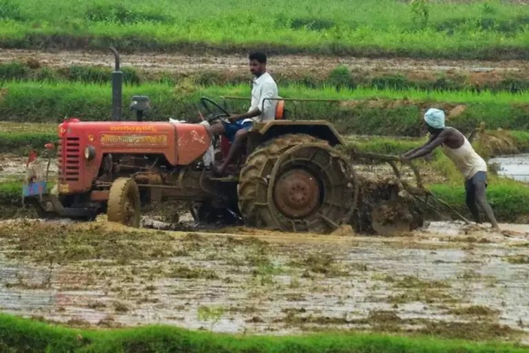 How many tractors sold by these 10 companies including Mahindra and